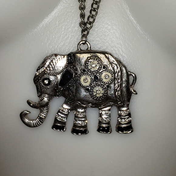 4 beautiful Necklaces - Picture 7 of 16